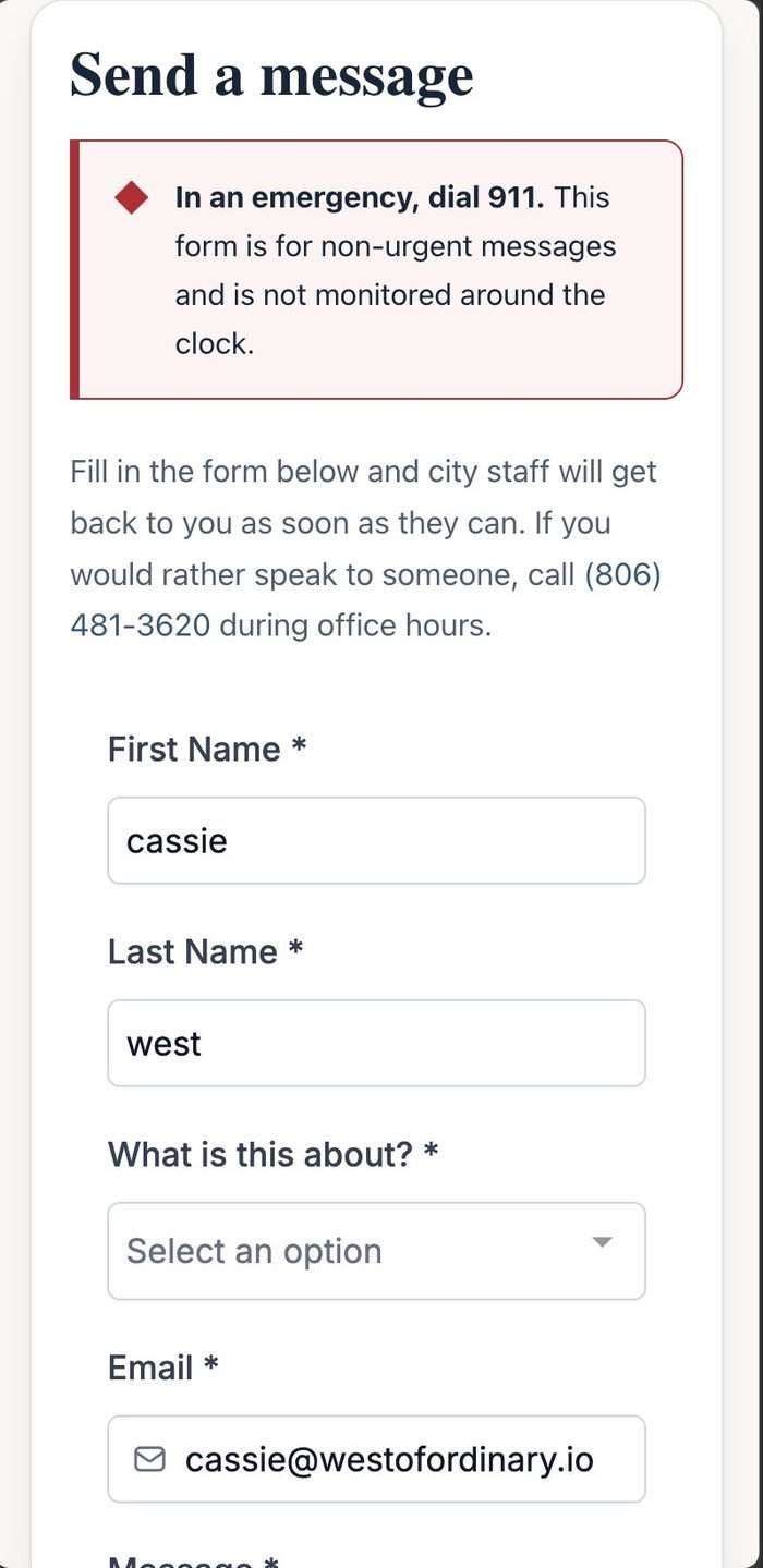 The City of Farwell send-a-message form on a phone, with an emergency notice at the top telling users to dial 911.